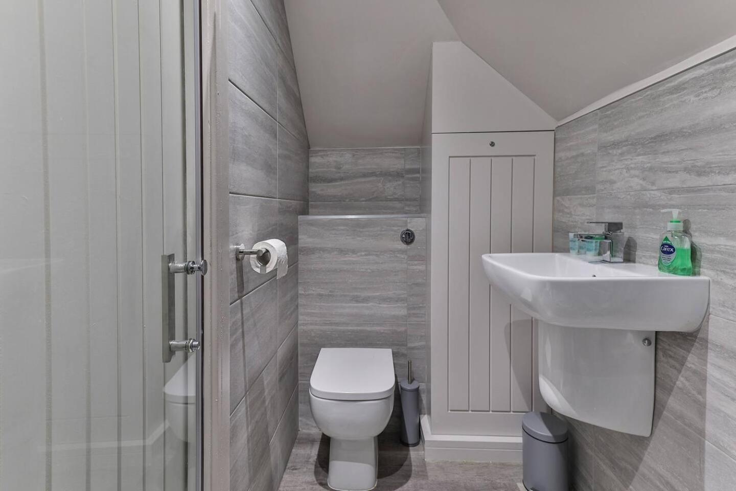 Newly Renovated 3 Bed 2 Bath Apartment & Parking Sheffield Luaran gambar