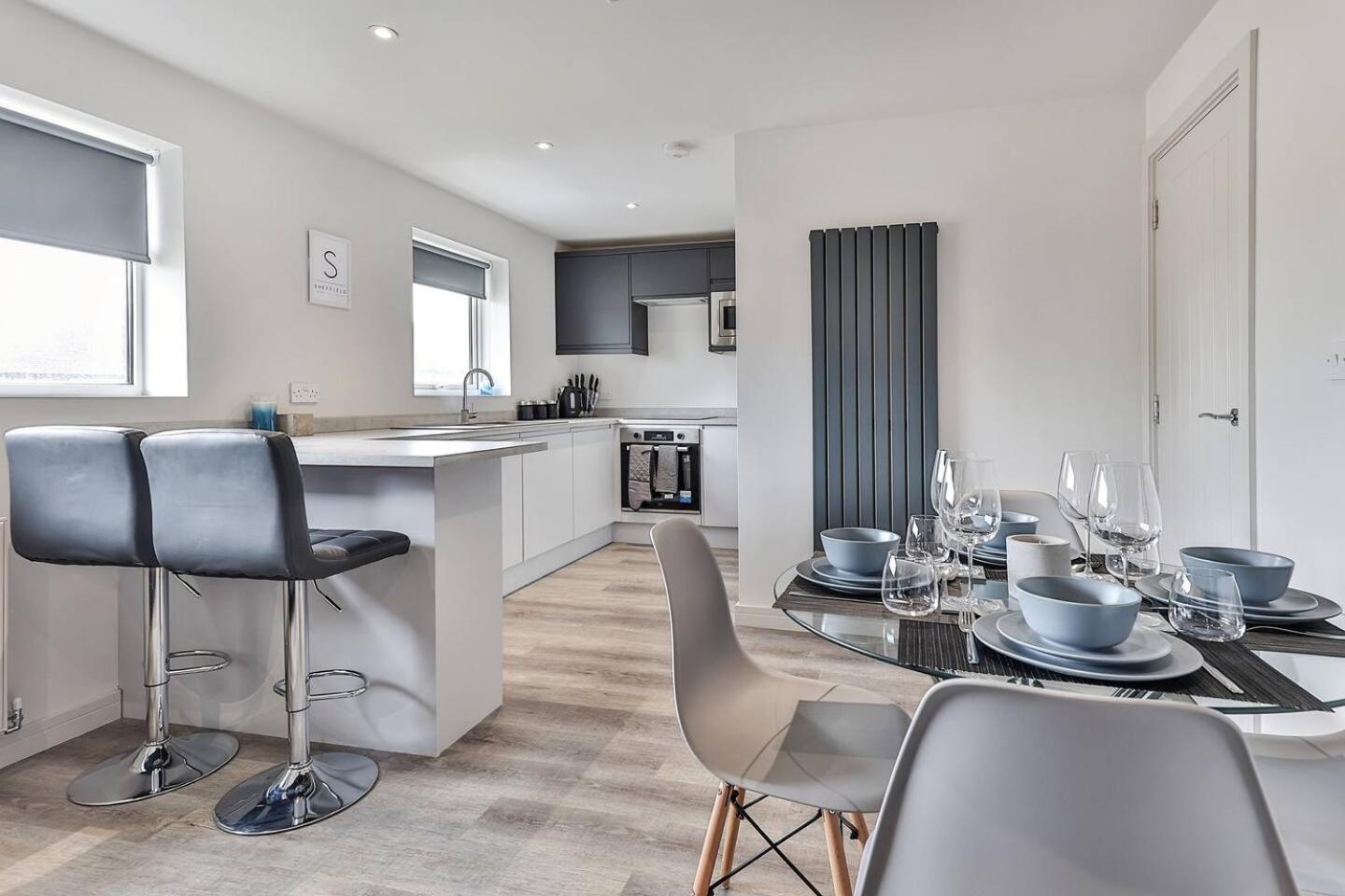 Newly Renovated 3 Bed 2 Bath Apartment & Parking Sheffield Luaran gambar