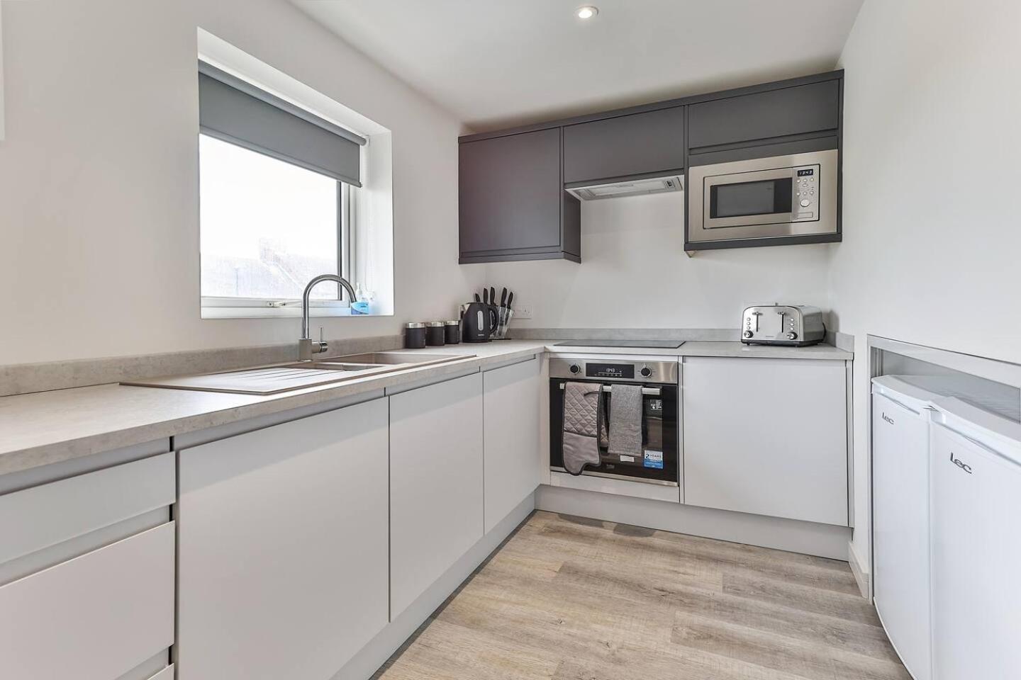 Newly Renovated 3 Bed 2 Bath Apartment & Parking Sheffield Luaran gambar