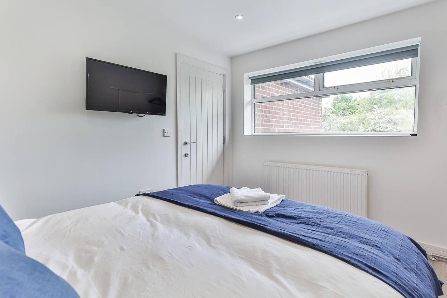 Newly Renovated 3 Bed 2 Bath Apartment & Parking Sheffield Luaran gambar