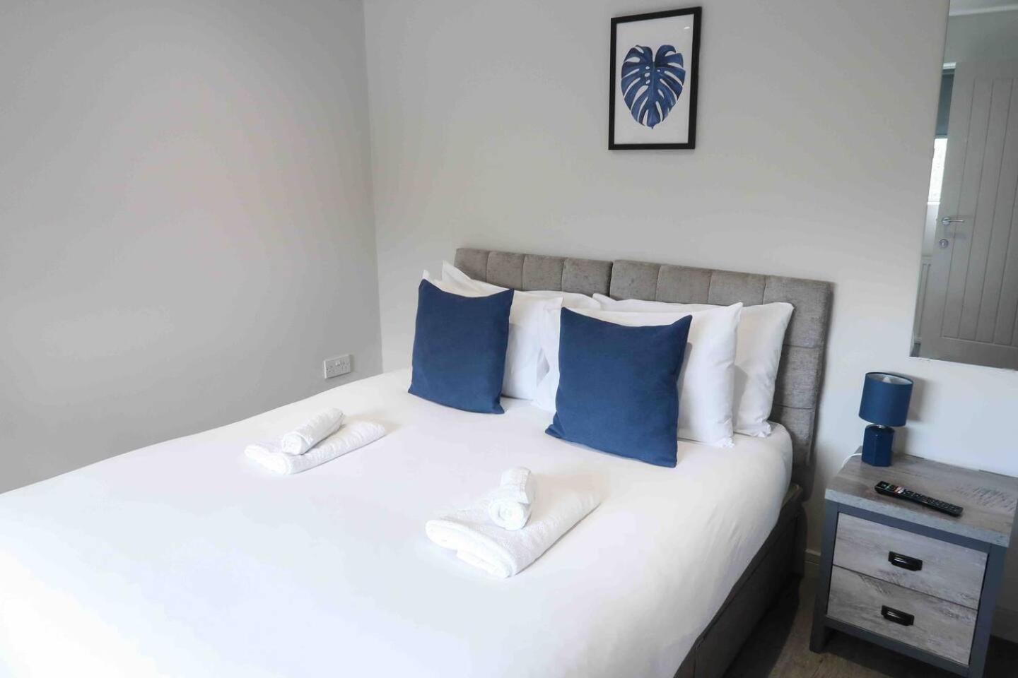 Newly Renovated 3 Bed 2 Bath Apartment & Parking Sheffield Luaran gambar