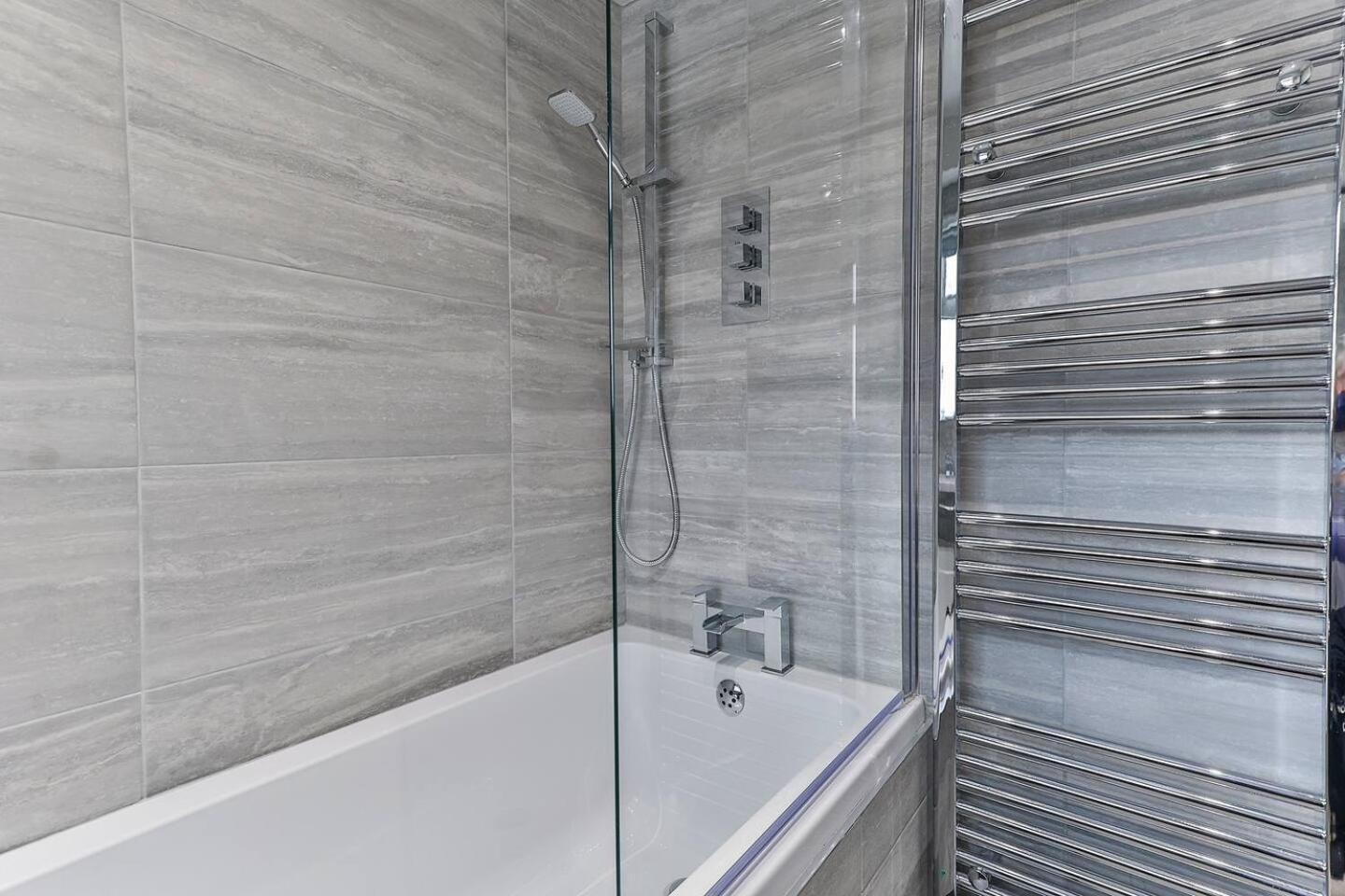 Newly Renovated 3 Bed 2 Bath Apartment & Parking Sheffield Luaran gambar