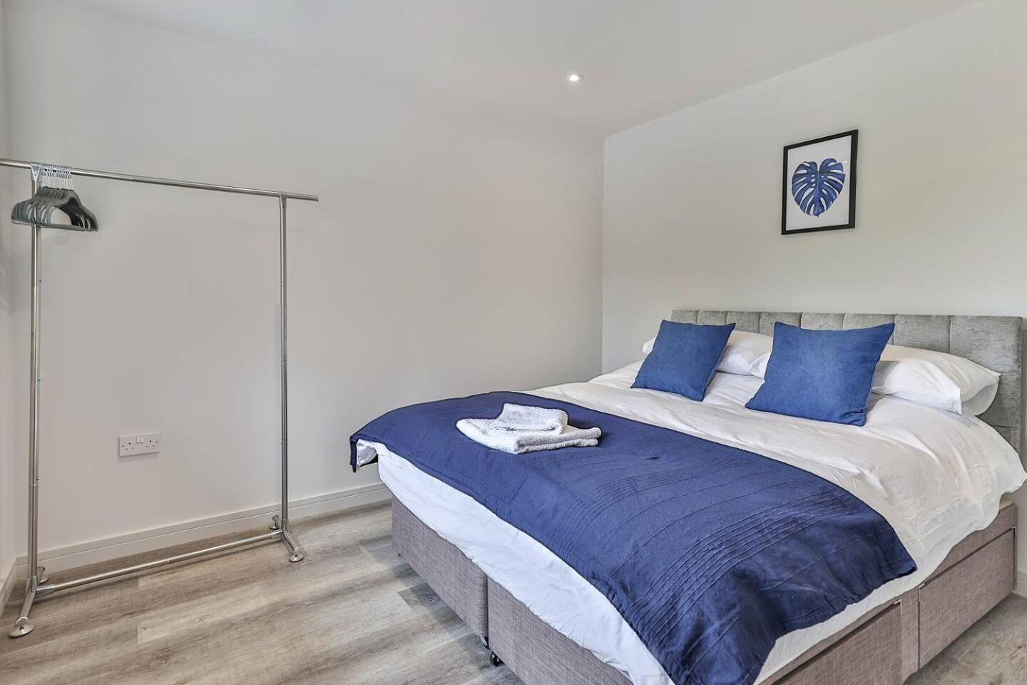 Newly Renovated 3 Bed 2 Bath Apartment & Parking Sheffield Luaran gambar