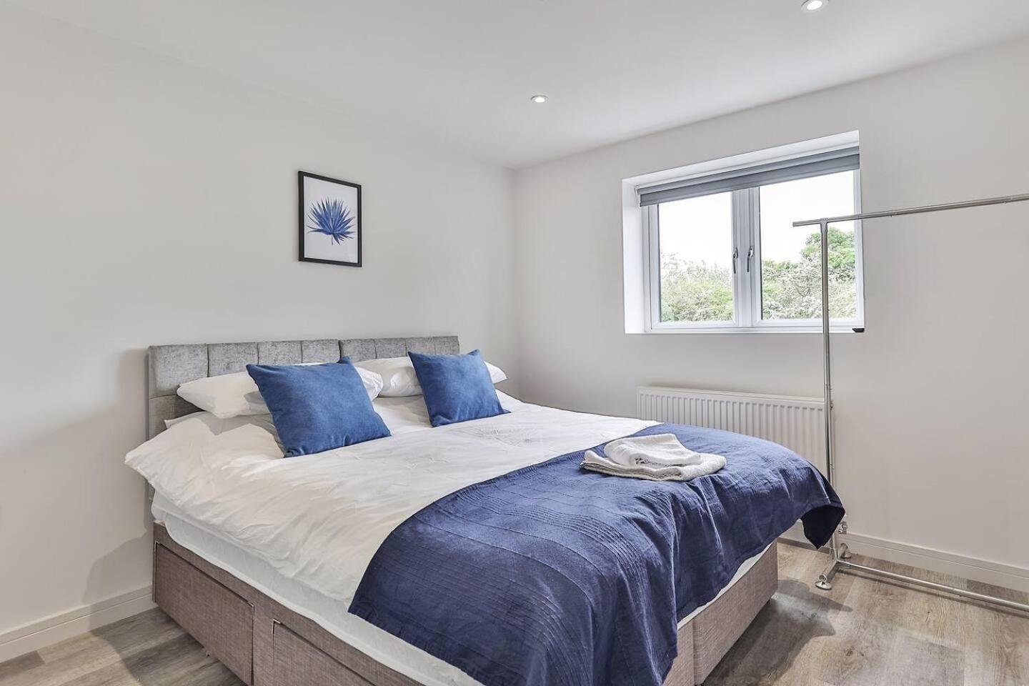 Newly Renovated 3 Bed 2 Bath Apartment & Parking Sheffield Luaran gambar